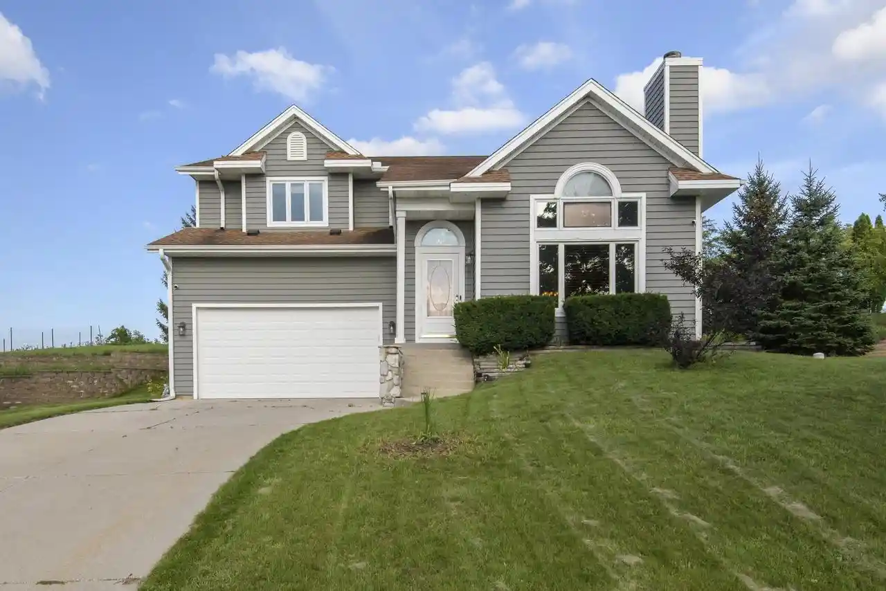 1st image of 1497 Sunnyridge Road Road, Pewaukee, WI 53072 | MLS# 1976366