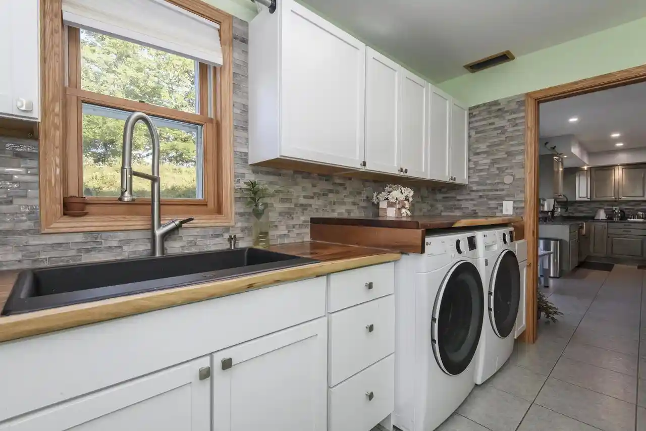 3rd image of 1497 Sunnyridge Road Road, Pewaukee, WI 53072 | MLS# 1976366