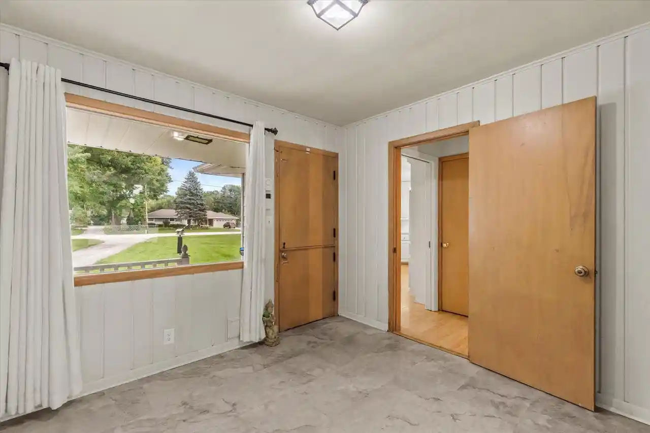 4th image of 10205 W Grange Avenue Avenue, Hales Corners, WI 53130 | MLS# 1976370