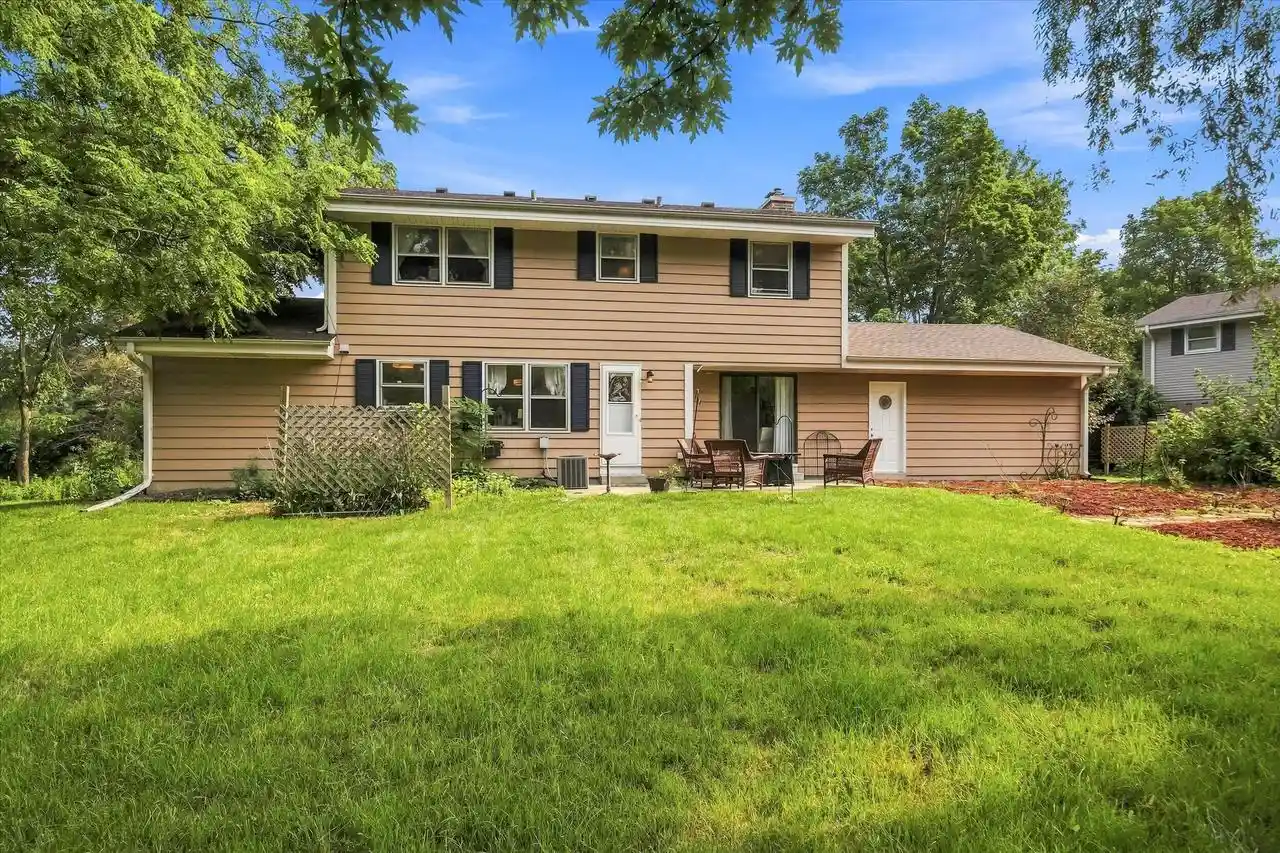 3rd image of 11145 N Riverland Court Court, Mequon, WI 53092 | MLS# 1976383