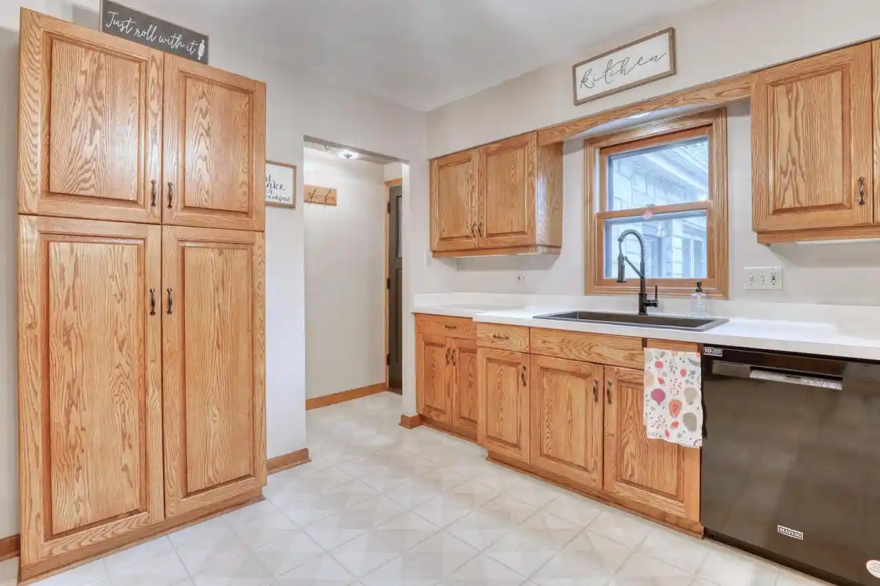 2nd image of 1863 Washington Street Street, Grafton, WI 53024 | MLS# 1976397