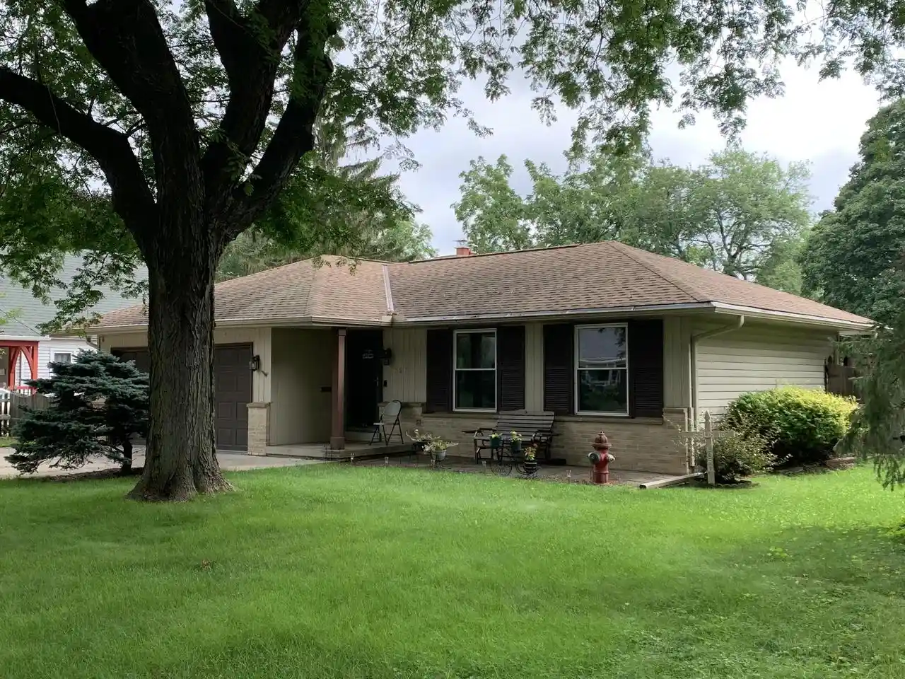 Photo 1 of Single family home for sale at 625 N Hine Avenue Avenue, Waukesha, WI 53188 | MLS# 1976424 | Listing updated on 2026-09-25