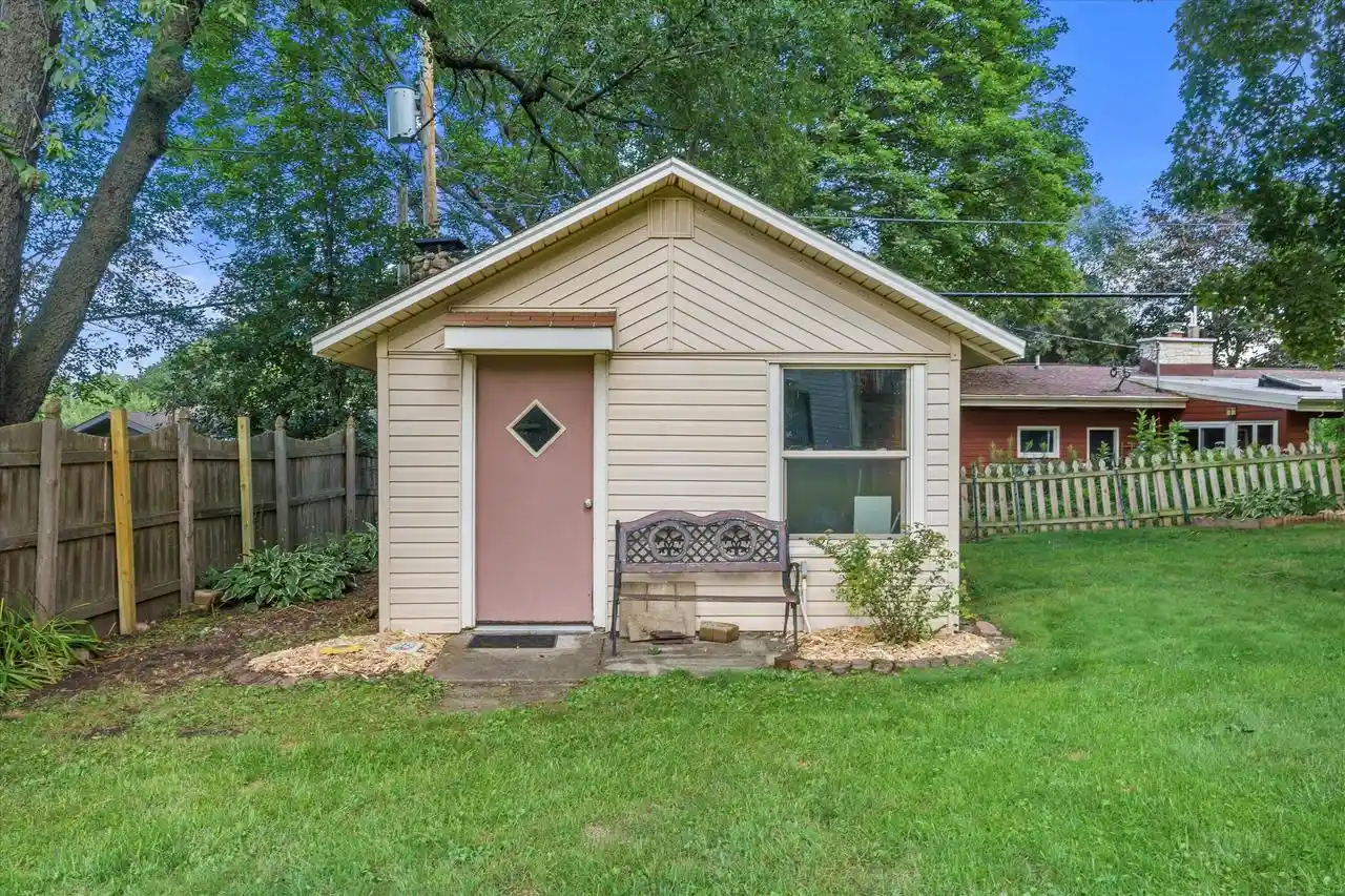 Photo 2 of Single family home for sale at 625 N Hine Avenue Avenue, Waukesha, WI 53188 | MLS# 1976424 | Listing updated on 2026-09-25