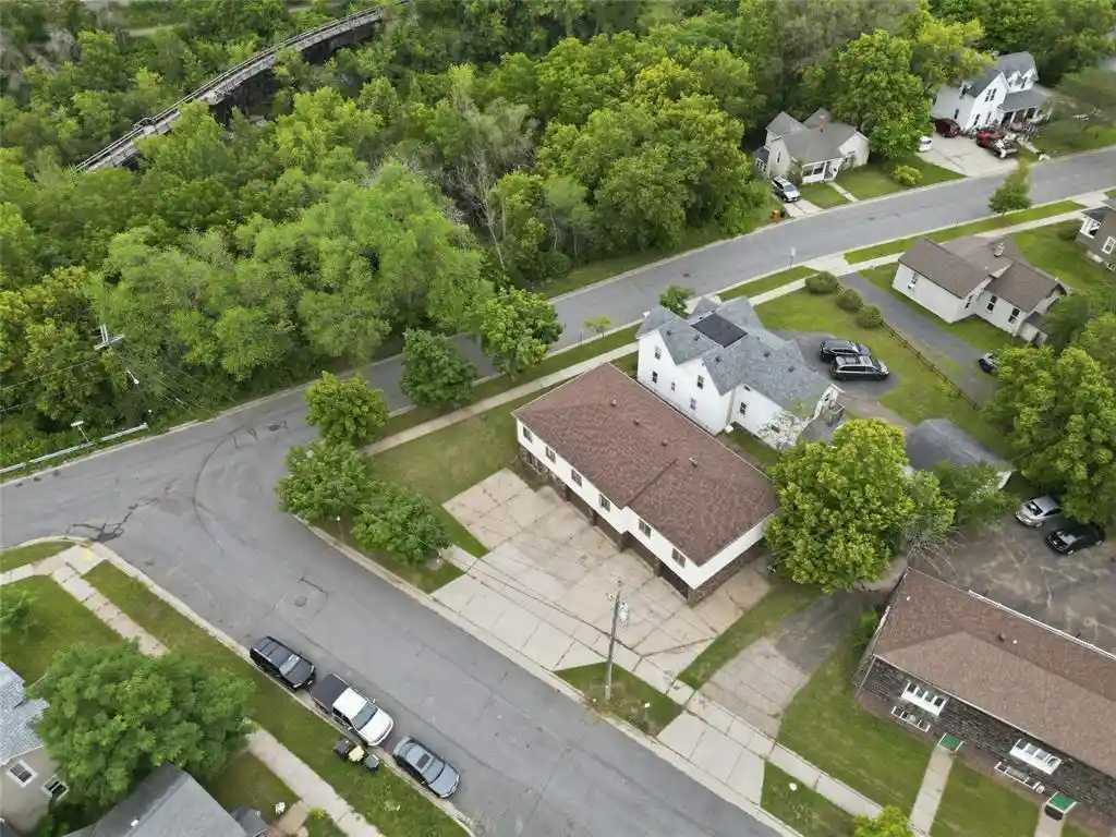 4th image of 303 Talmadge St St, Eau Claire, WI 54701