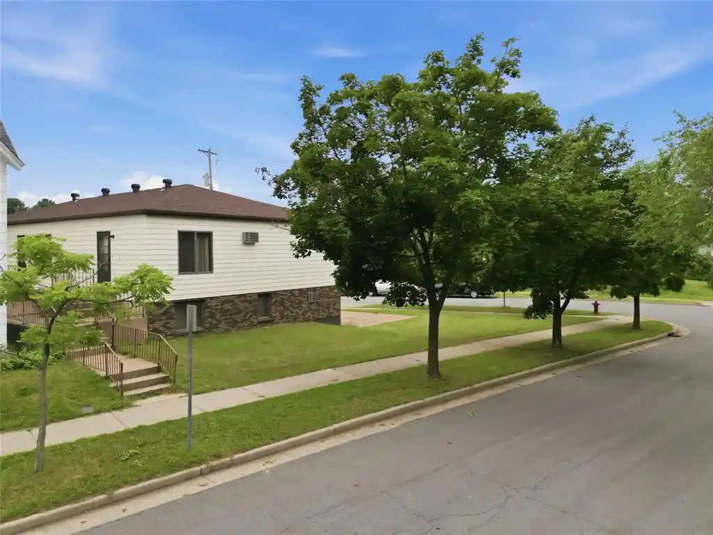 2nd image of 303 Talmadge St St, Eau Claire, WI 54701