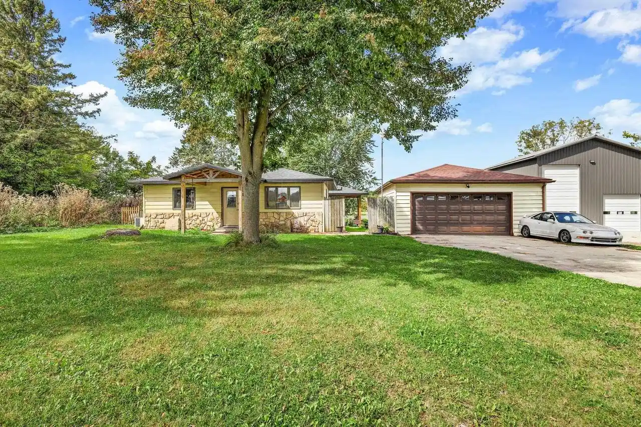Photo 1 of Single family home for sale at N9055 Lakeshore Dr, Beaver Dam, WI 53916 | MLS# 2030623 | Listing updated on 2026-10-08