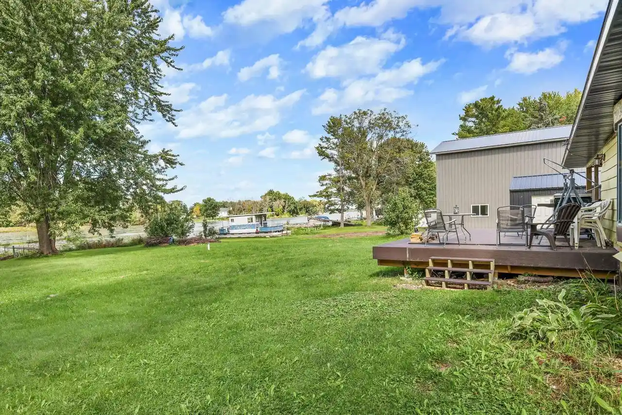 Photo 3 of Single family home for sale at N9055 Lakeshore Dr, Beaver Dam, WI 53916 | MLS# 2030623 | Listing updated on 2026-10-08