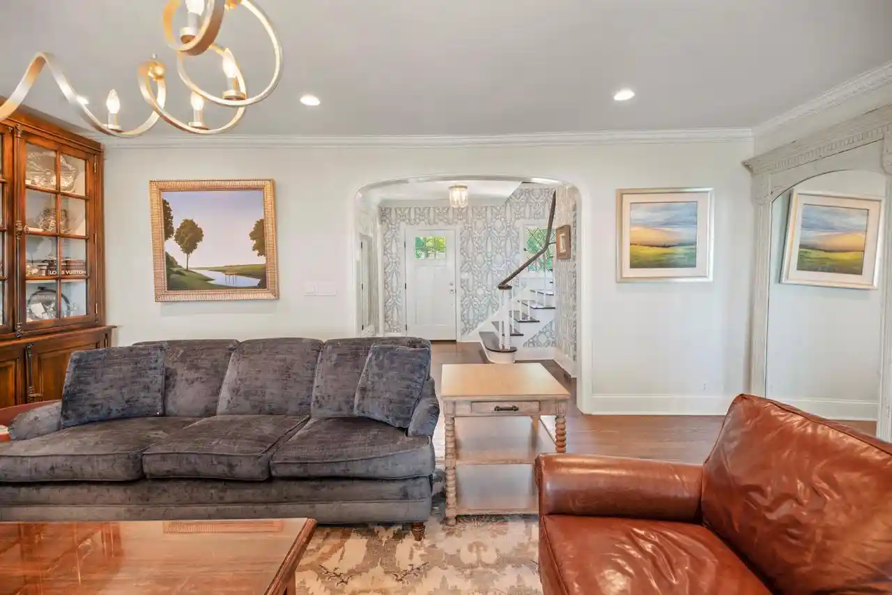 2nd image of 12504 N Lake Shore Dr Dr, Mequon, WI 53092 | MLS# 1976438