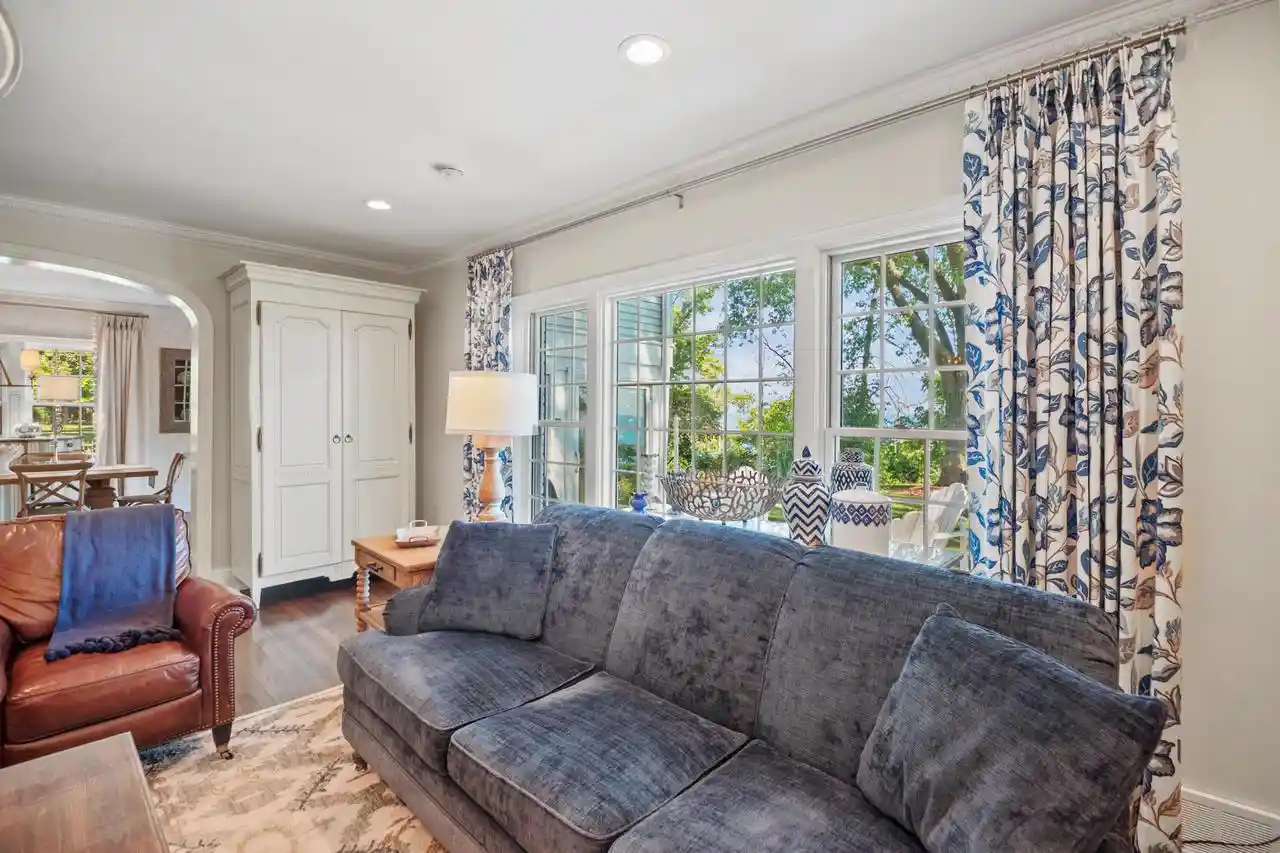 5th image of 12504 N Lake Shore Dr Dr, Mequon, WI 53092 | MLS# 1976438