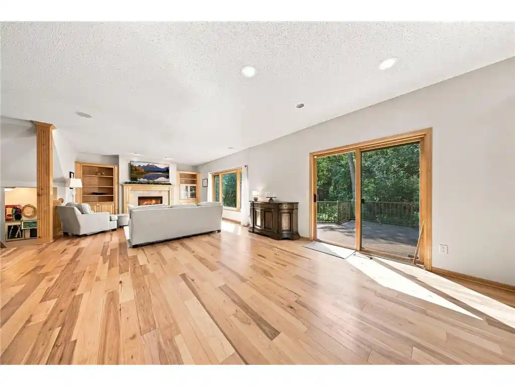 2nd image of 605 Knollwood Dr Dr, Hudson, WI 54016 | MLS# 7121686
