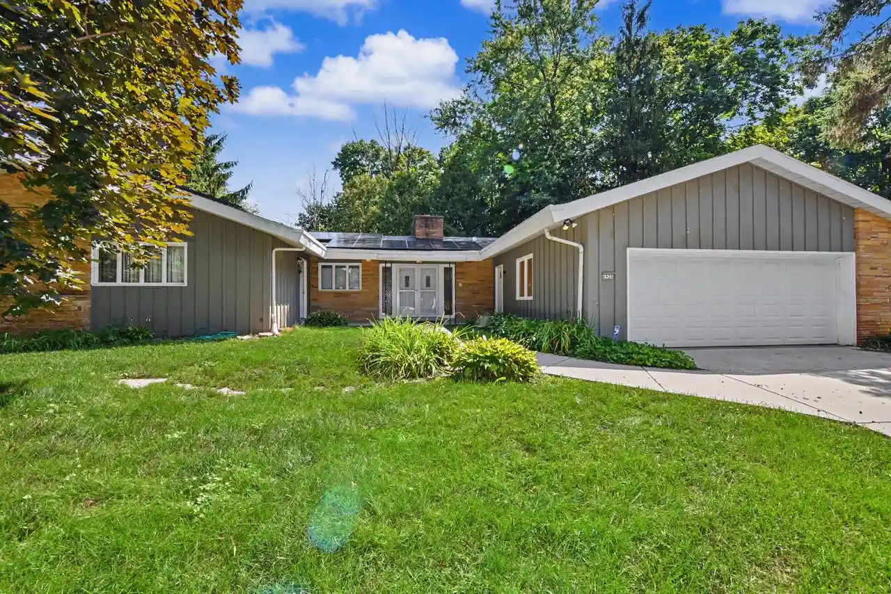 Photo 1 of Single family home for sale at 6920 N Beech Tree Dr Dr, Glendale, WI 53209 | MLS# 1976448 | Listing updated on 2026-08-29