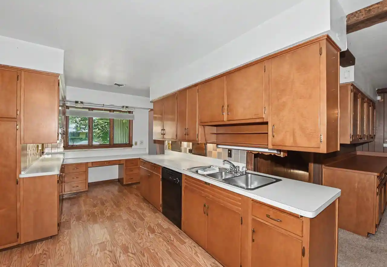 Photo 2 of Single family home for sale at 6920 N Beech Tree Dr Dr, Glendale, WI 53209 | MLS# 1976448 | Listing updated on 2026-08-29