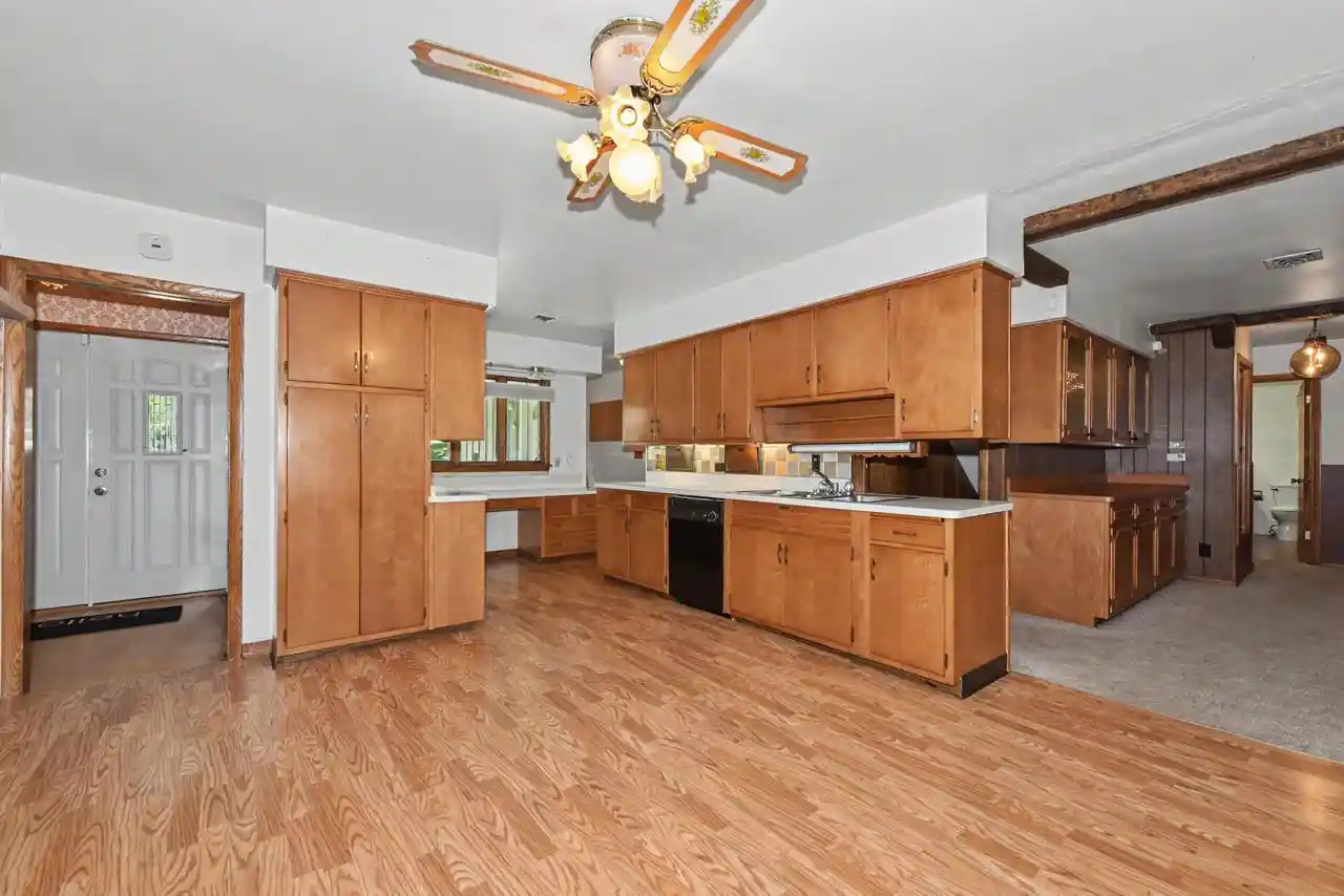 Photo 3 of Single family home for sale at 6920 N Beech Tree Dr Dr, Glendale, WI 53209 | MLS# 1976448 | Listing updated on 2026-08-29