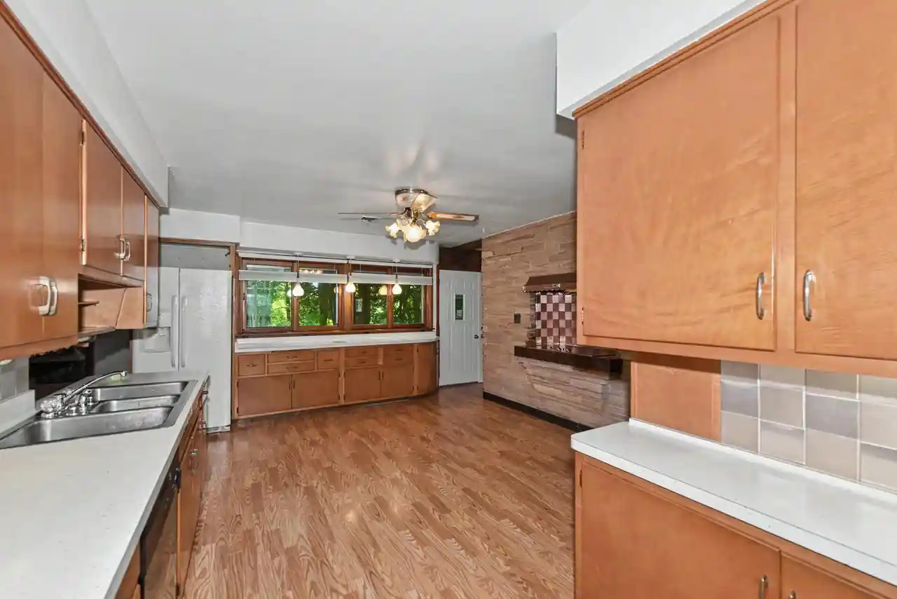 Photo 3 of Single family home for sale at 6920 N Beech Tree Dr Dr, Glendale, WI 53209 | MLS# 1976448 | Listing updated on 2026-08-29