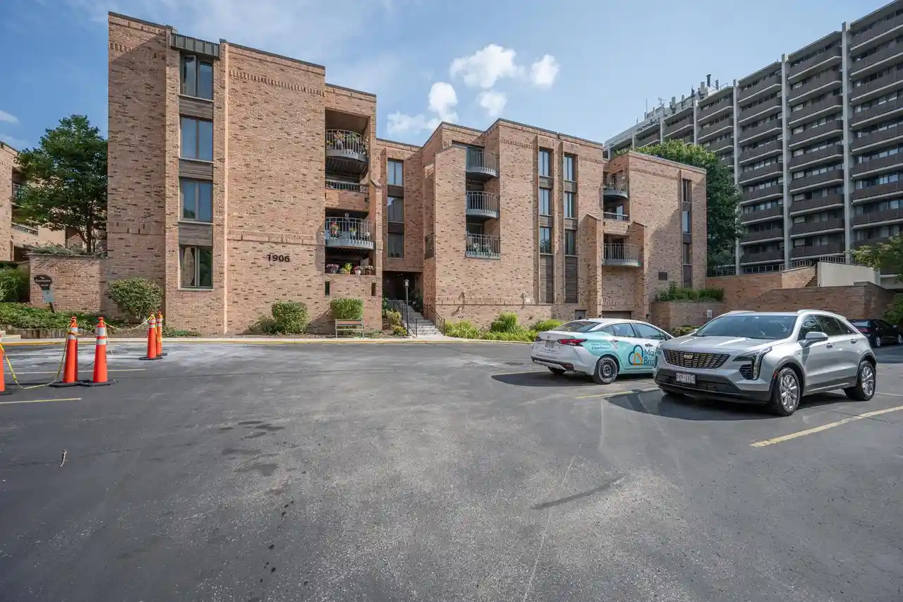 Listing Photo 4 - Condo for sale in building located at 1906 E Shorewood Blvd Blvd, Shorewood, WI 53211 - Unit #354