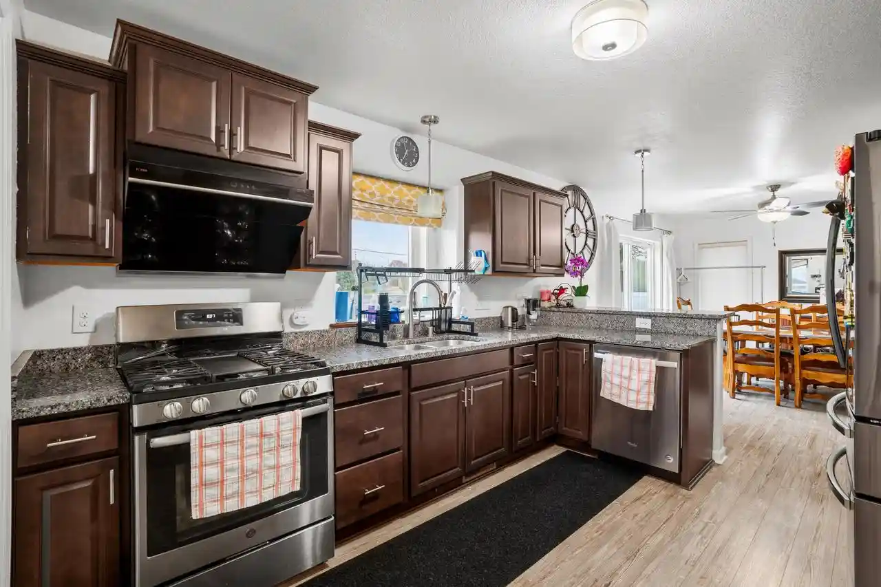 37th image of 165 E Golden Lane Lane, Oak Creek, WI 53154 | MLS# 1976453