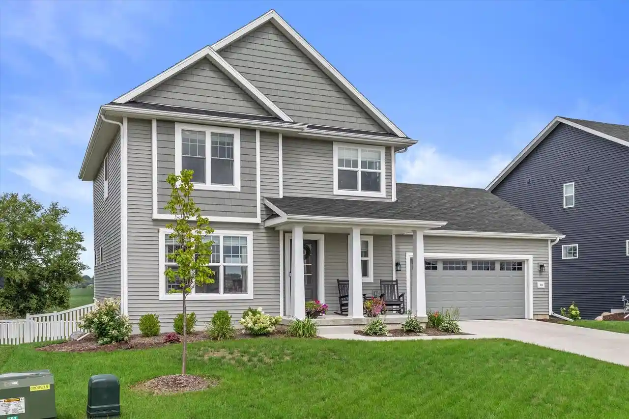 1st image of 814 Burr Oak Court Court, Oconomowoc, WI 53066 | MLS# 1976455