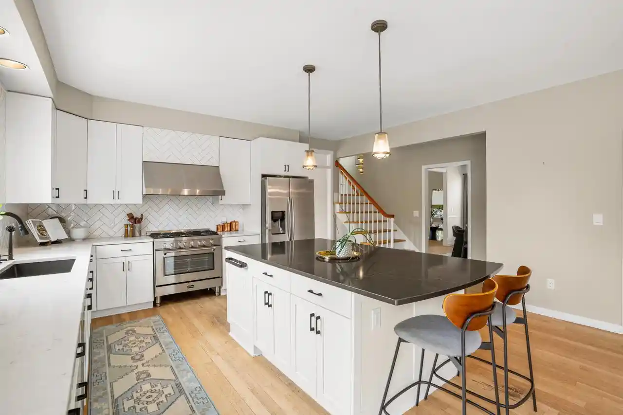 3rd image of 215 E Beechwood Court Court, Mequon, WI 53092 | MLS# 1976462