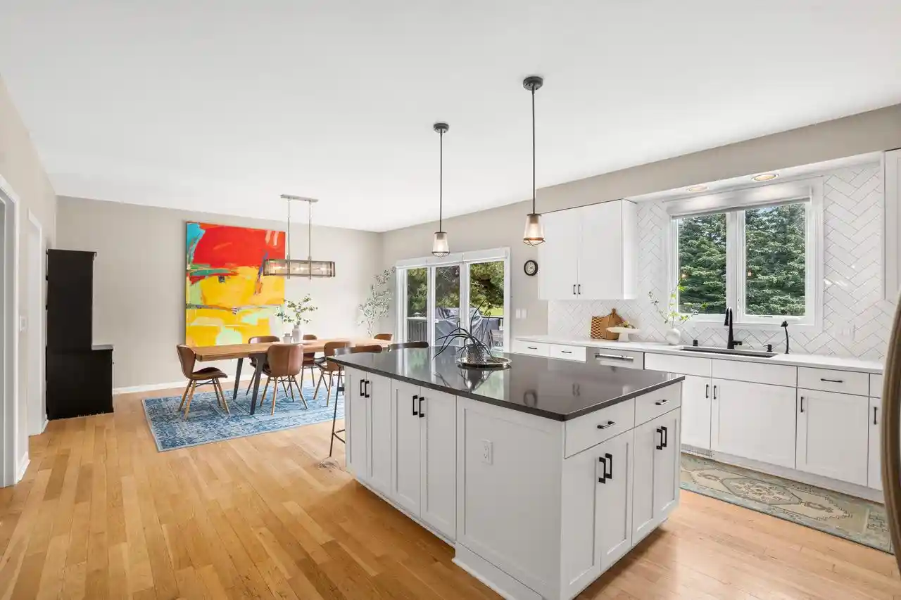 4th image of 215 E Beechwood Court Court, Mequon, WI 53092 | MLS# 1976462