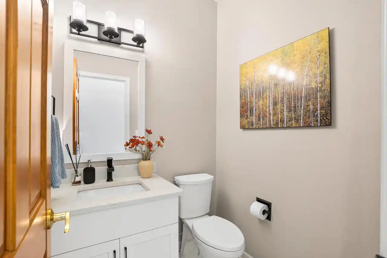 5th image of 215 E Beechwood Court Court, Mequon, WI 53092 | MLS# 1976462