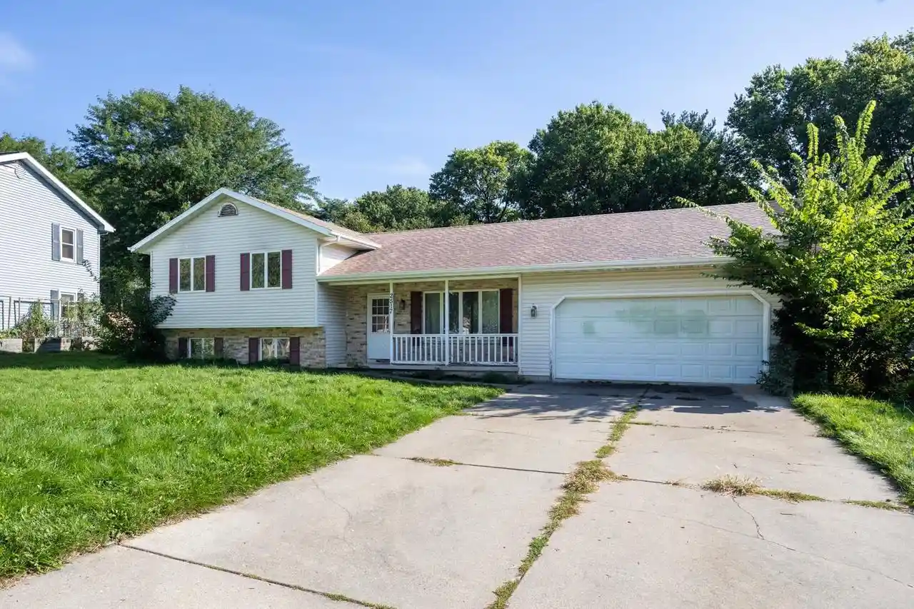 Photo 1 of Single family home for sale at 2517 Crst Line Dr, Madison, WI 53704 | MLS# 2030635 | Listing updated on 2026-09-15