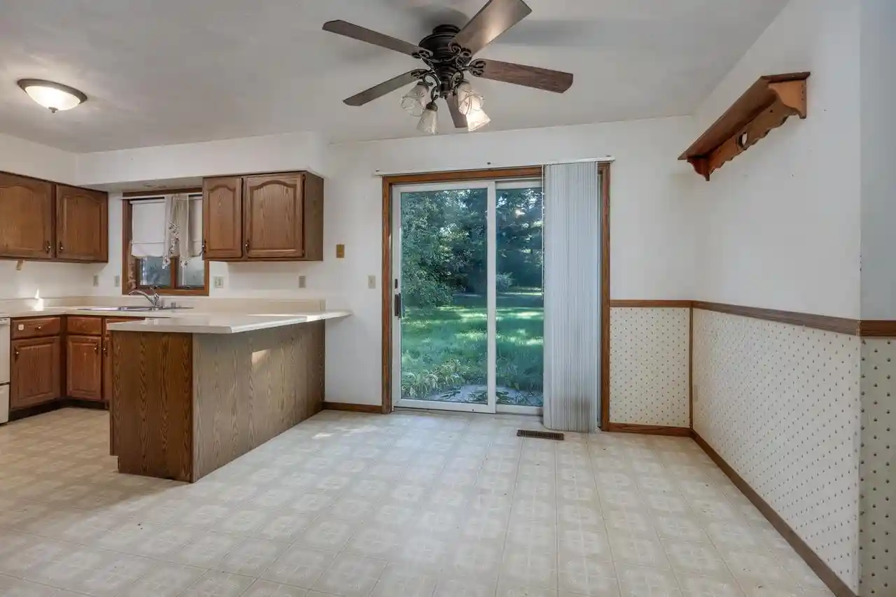 Photo 2 of Single family home for sale at 2517 Crst Line Dr, Madison, WI 53704 | MLS# 2030635 | Listing updated on 2026-09-15