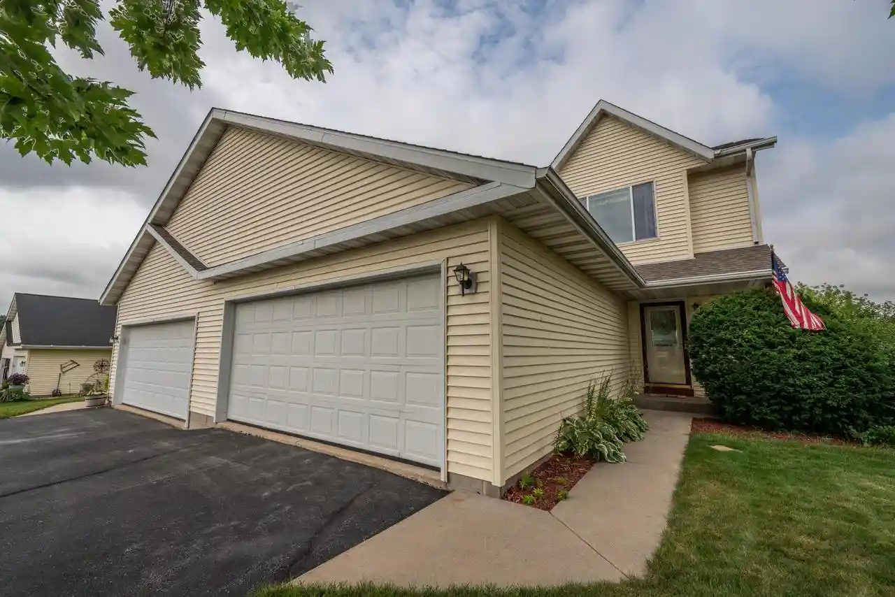 1st image of 1116 Autumn Dr Dr #1116, West Bend, WI 53090 | MLS# 1976469