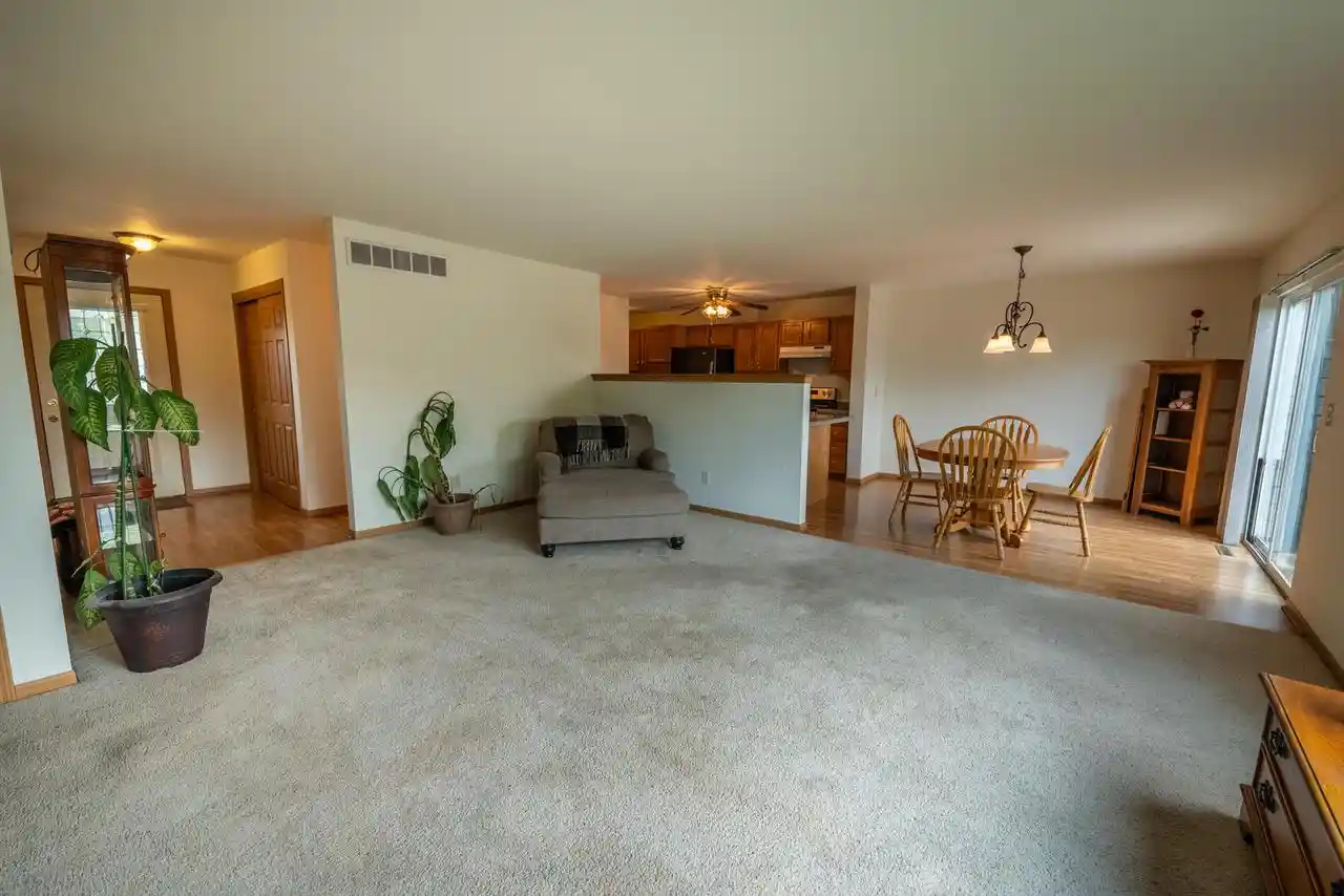 3rd image of 1116 Autumn Dr Dr, West Bend, WI 53090