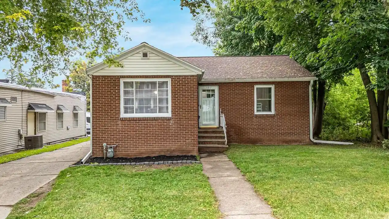 1st image of 107 S Oneida Street Street, Green Bay, WI 54303 | MLS# 50331097