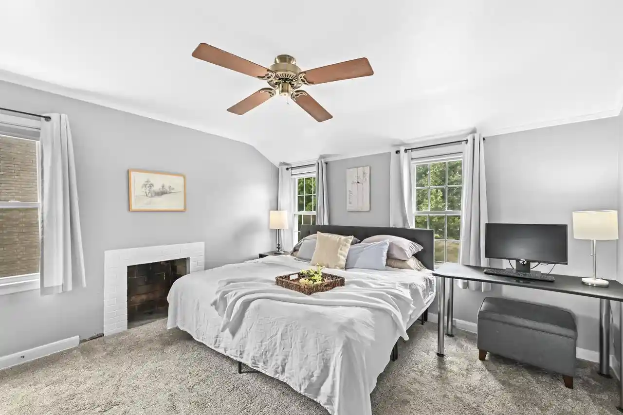 3rd image of 616 N 104th St St, Wauwatosa, WI 53226