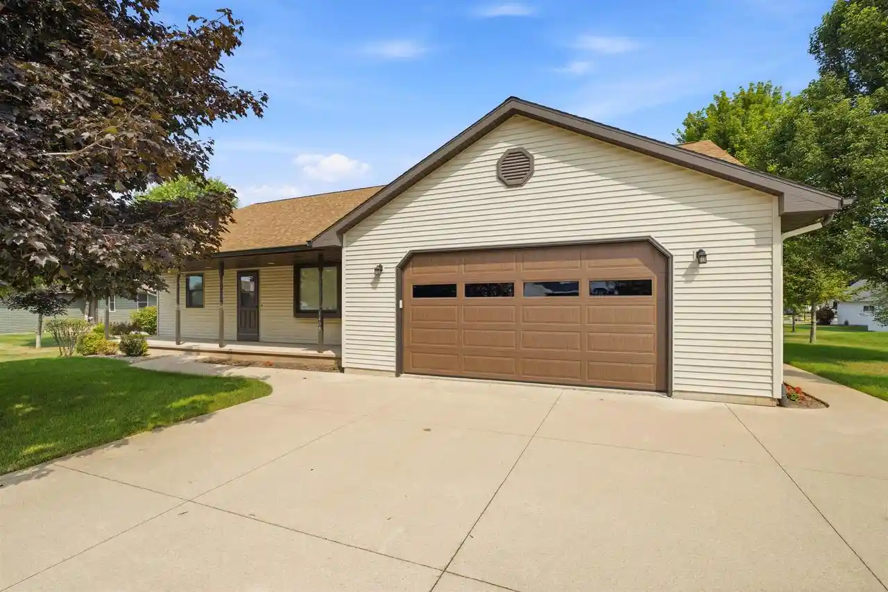1st image of 1405 Pinewood Court Court, New London, WI 54961 | MLS# 50331113