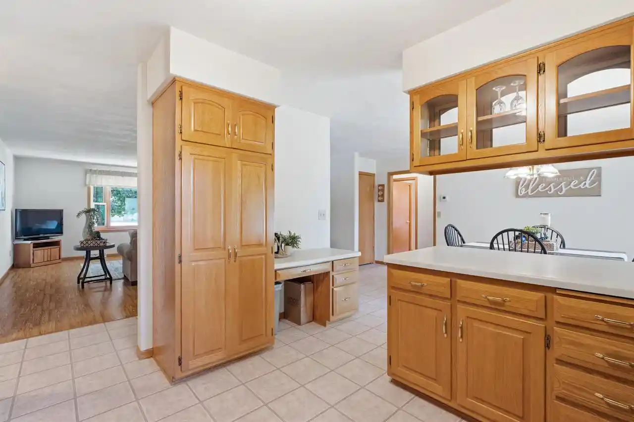 2nd image of 1405 Pinewood Court Court, New London, WI 54961 | MLS# 50331113