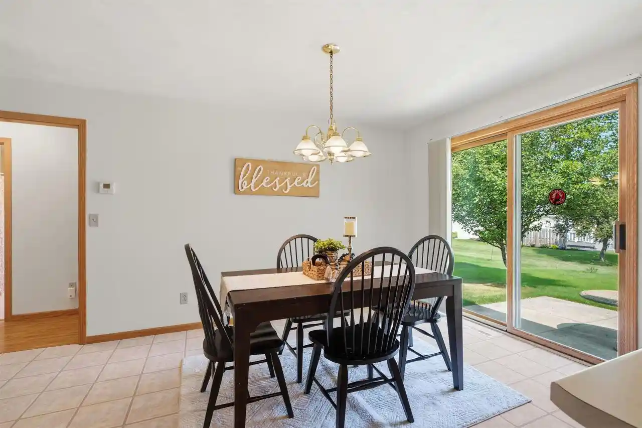 3rd image of 1405 Pinewood Court Court, New London, WI 54961 | MLS# 50331113