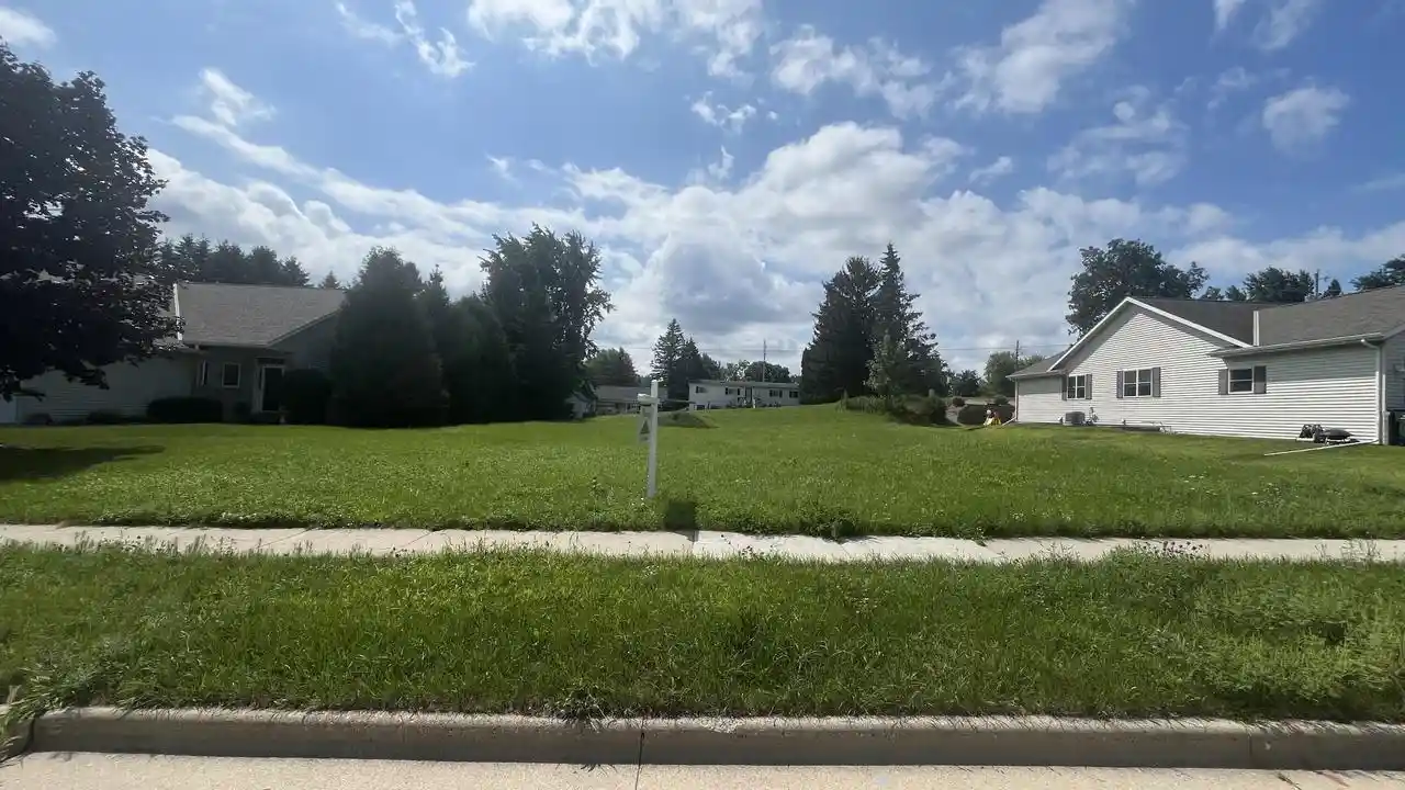 1st image of 2013 Daisy Dr Dr #Lt40, West Bend, WI 53090 | MLS# 1976489