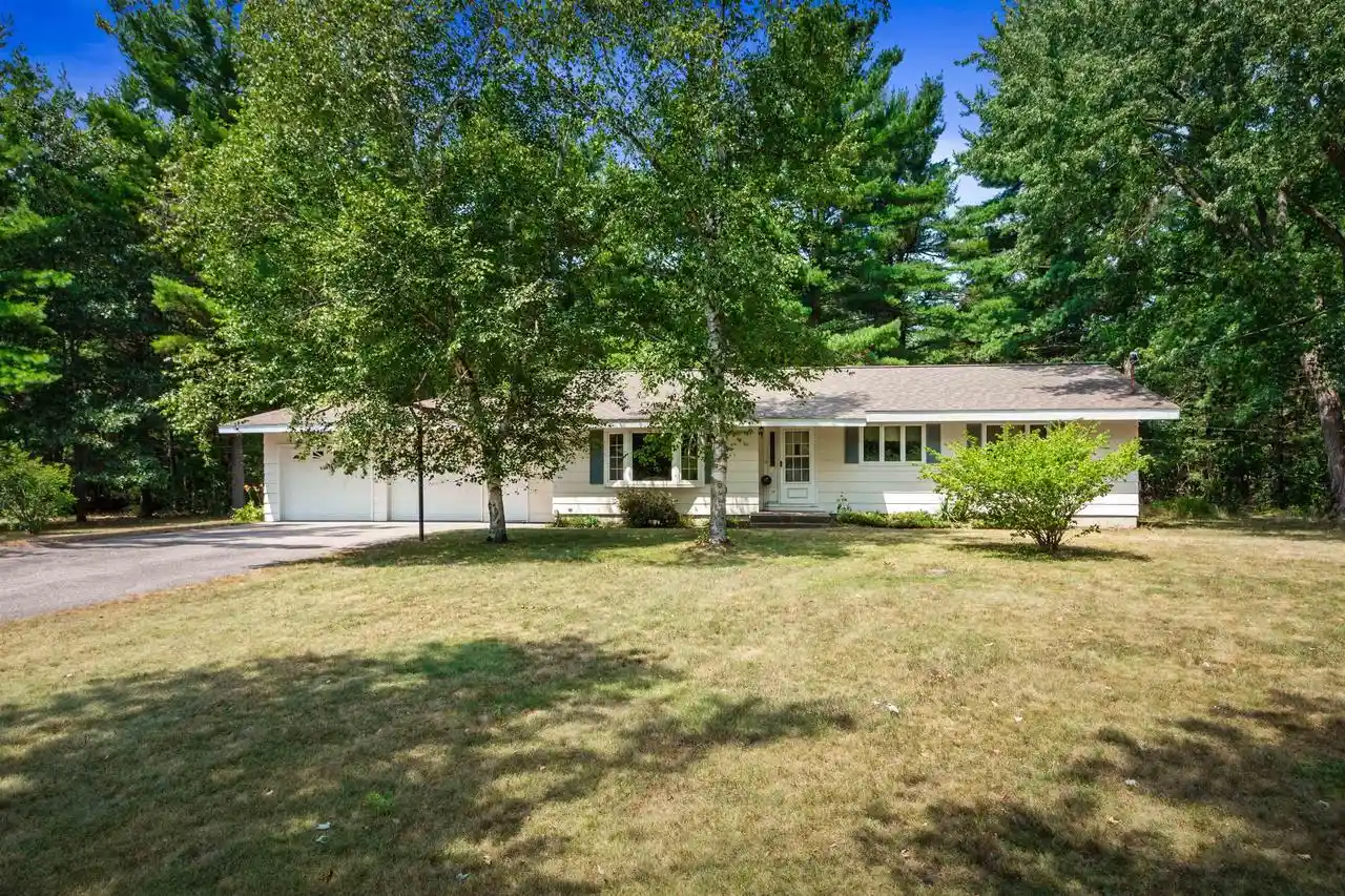 1st image of 8206 Lakeview Dr Dr, Wisconsin Rapids, WI 54494 | MLS# 22603987