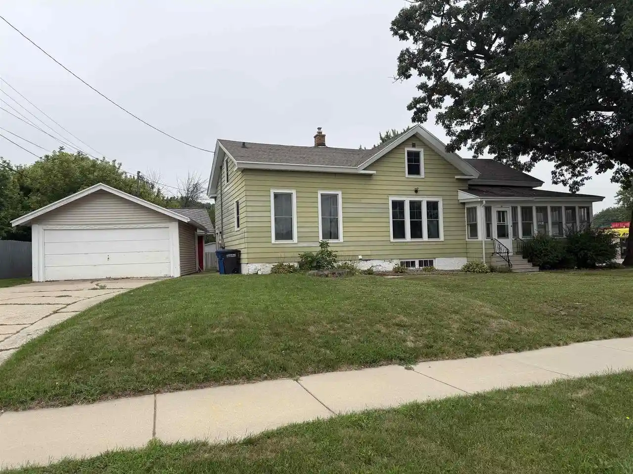 1st image of 4 Prospect Avenue Avenue, Oshkosh, WI 54901 | MLS# 50331120