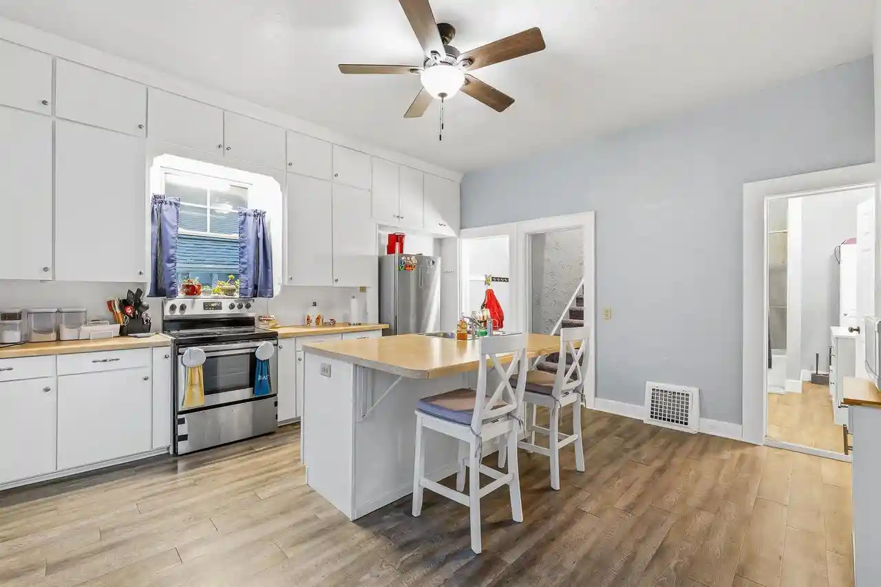Photo 3 of Single family home for sale at 4 Prospect Avenue Avenue, Oshkosh, WI 54901 | MLS# 50331120 | Listing updated on 2026-09-22