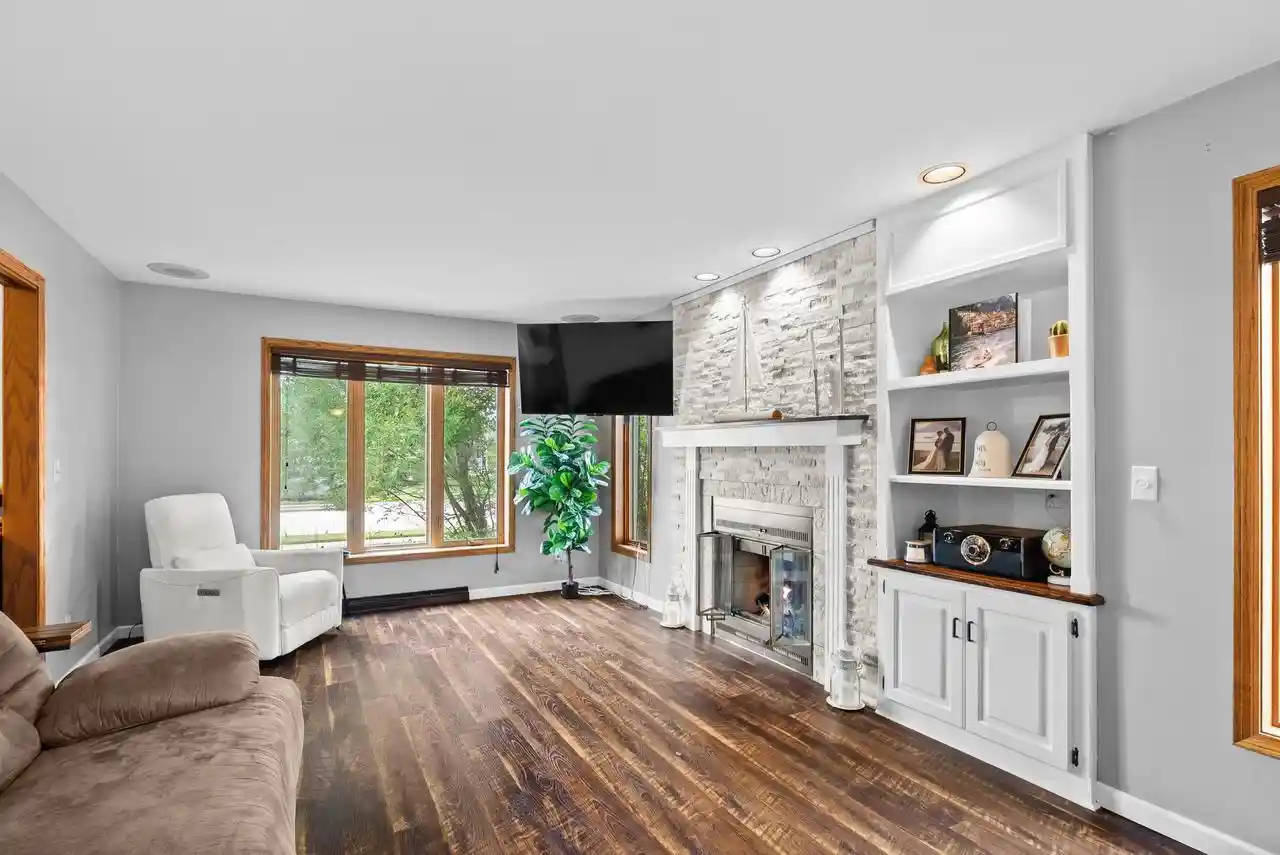 2nd image of 4709 Laurie Lane Lane, Two Rivers, WI 54241 | MLS# 1976499