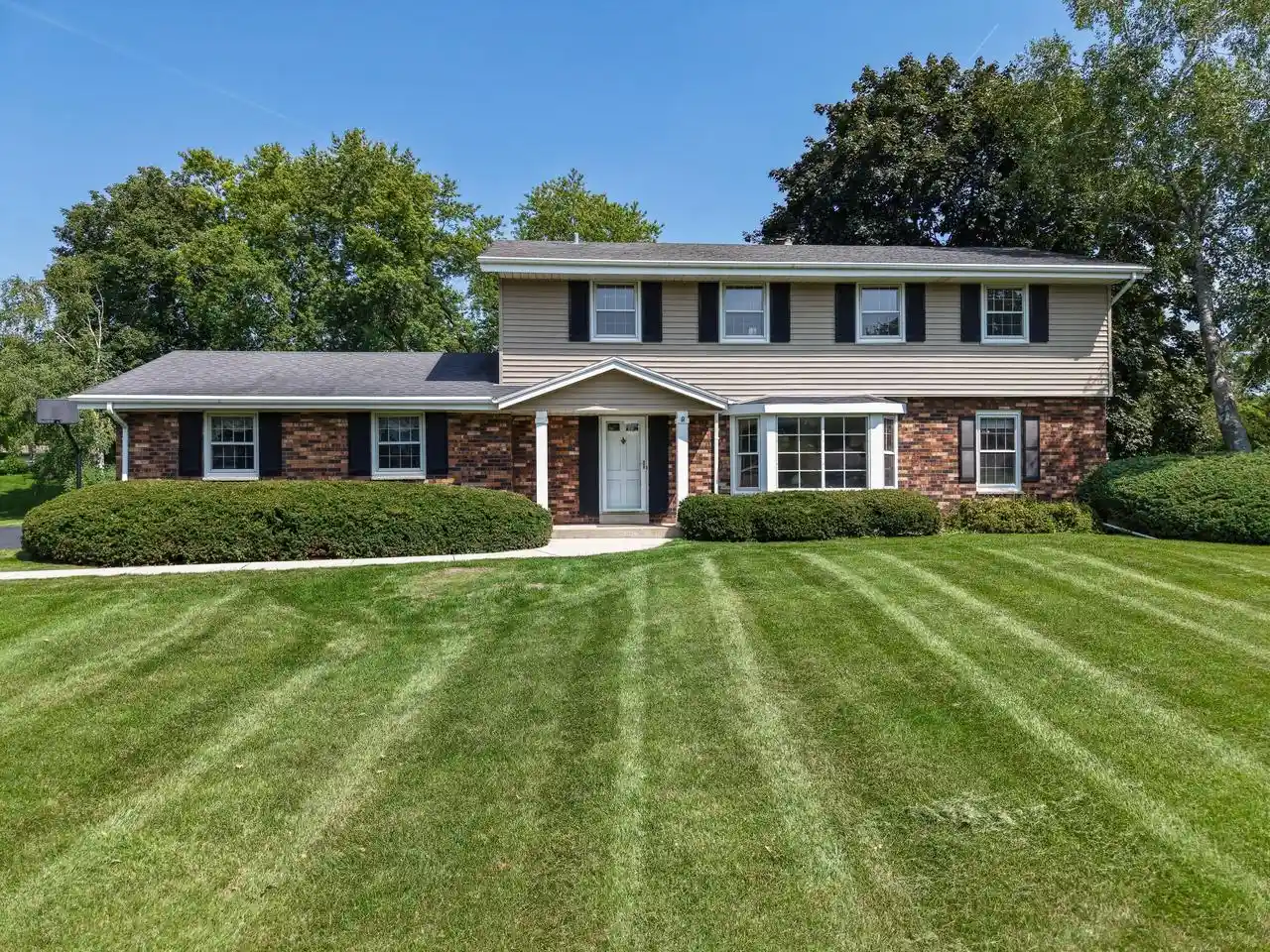 Photo 1 of Sale Pending at 4690 Parkhurst Dr Dr, Brookfield, WI 53045 | MLS# 1976500 | Listing updated on 2026-08-29