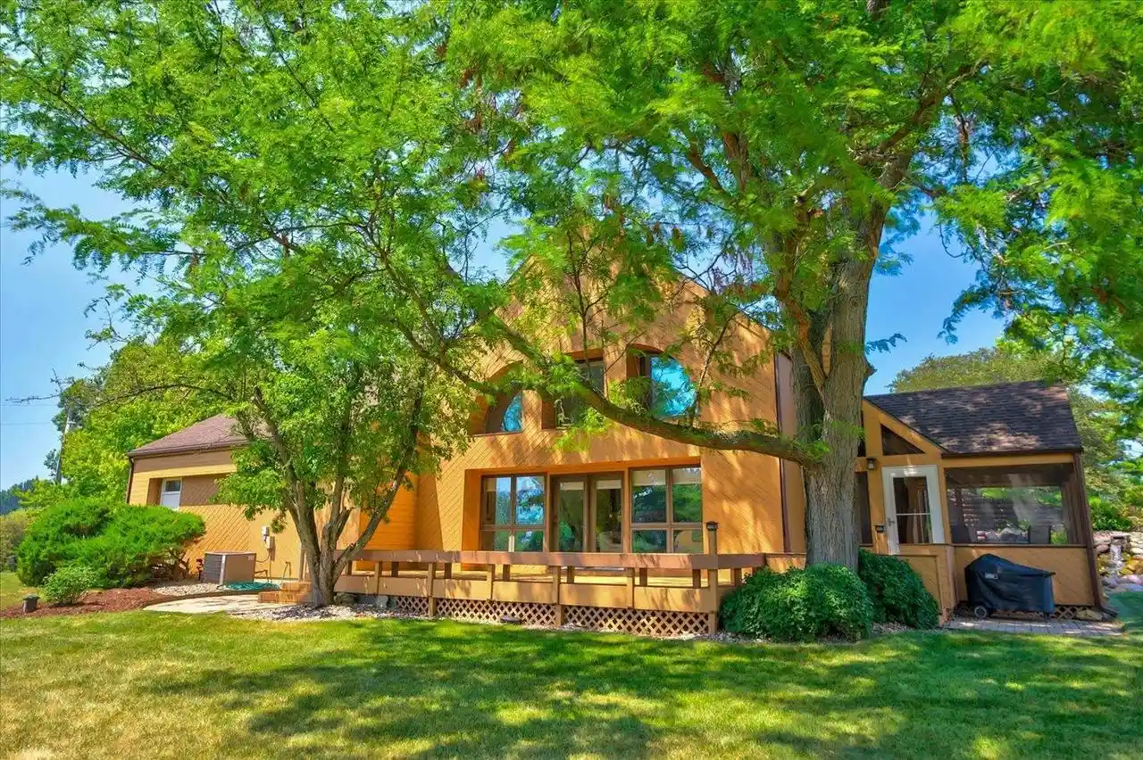 Photo 3 of Single family home for sale at 2532 Bigler Cir, Verona, WI 53593 | MLS# 2030663 | Listing updated on 2026-09-10