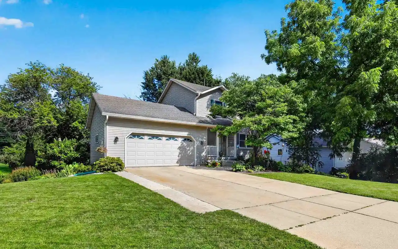 Photo 1 of Single family home for sale at 3012 Arapaho Dr Dr, Fitchburg, WI 53719 | MLS# 2030669 | Listing updated on 2026-08-24