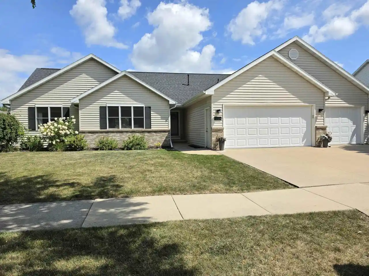 Photo 1 of Single family home for sale at 3226 E Greenleaf Dr Dr, Appleton, WI 54913 | MLS# 50331143 | Listing updated on 2026-08-23