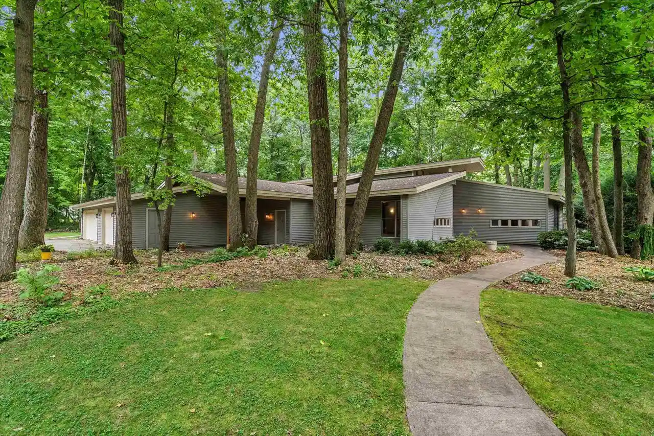 Photo 1 of Single family home for sale at 1525 S Weimar Street Street, Appleton, WI 54915 | MLS# 50331146 | Listing updated on 2026-08-24