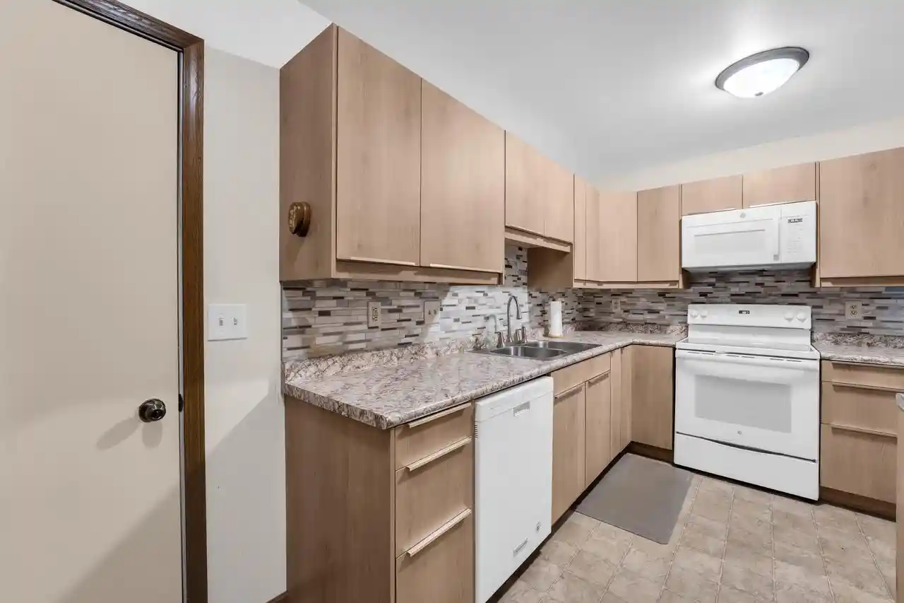 5th image of 1255 N Sunnyslope Dr Dr #104, Mount Pleasant, WI 53406 | MLS# 1976534