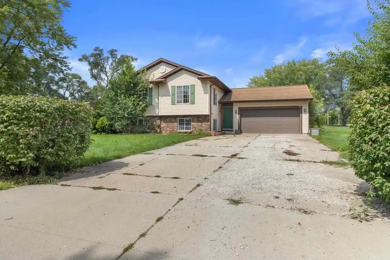 Photo 1 of Single family home for sale at 325 W Rice Dr, Beloit, WI 53511 | MLS# 2030706 | Listing updated on 2026-09-08