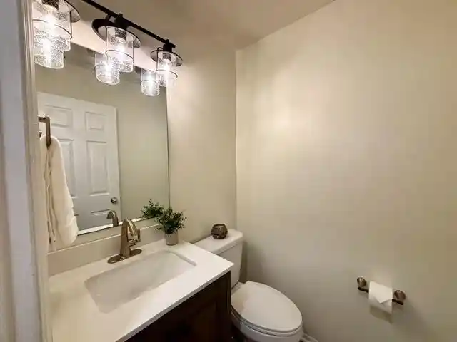 2nd image of 118 Glenview Ct Ct, Janesville, WI 53548
