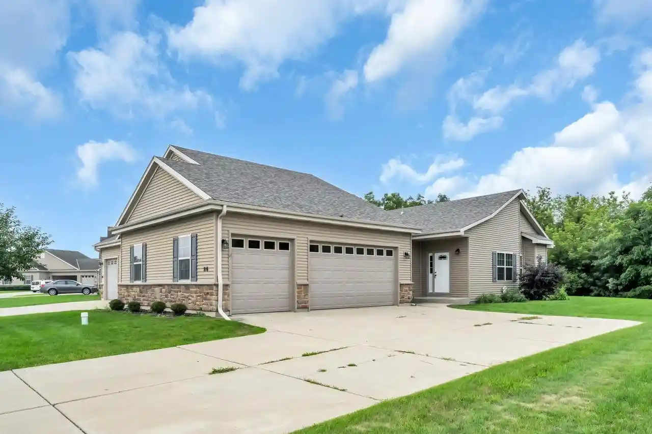 1st image of 916 Langdon Court Court, Racine, WI 53406 | MLS# 1976545