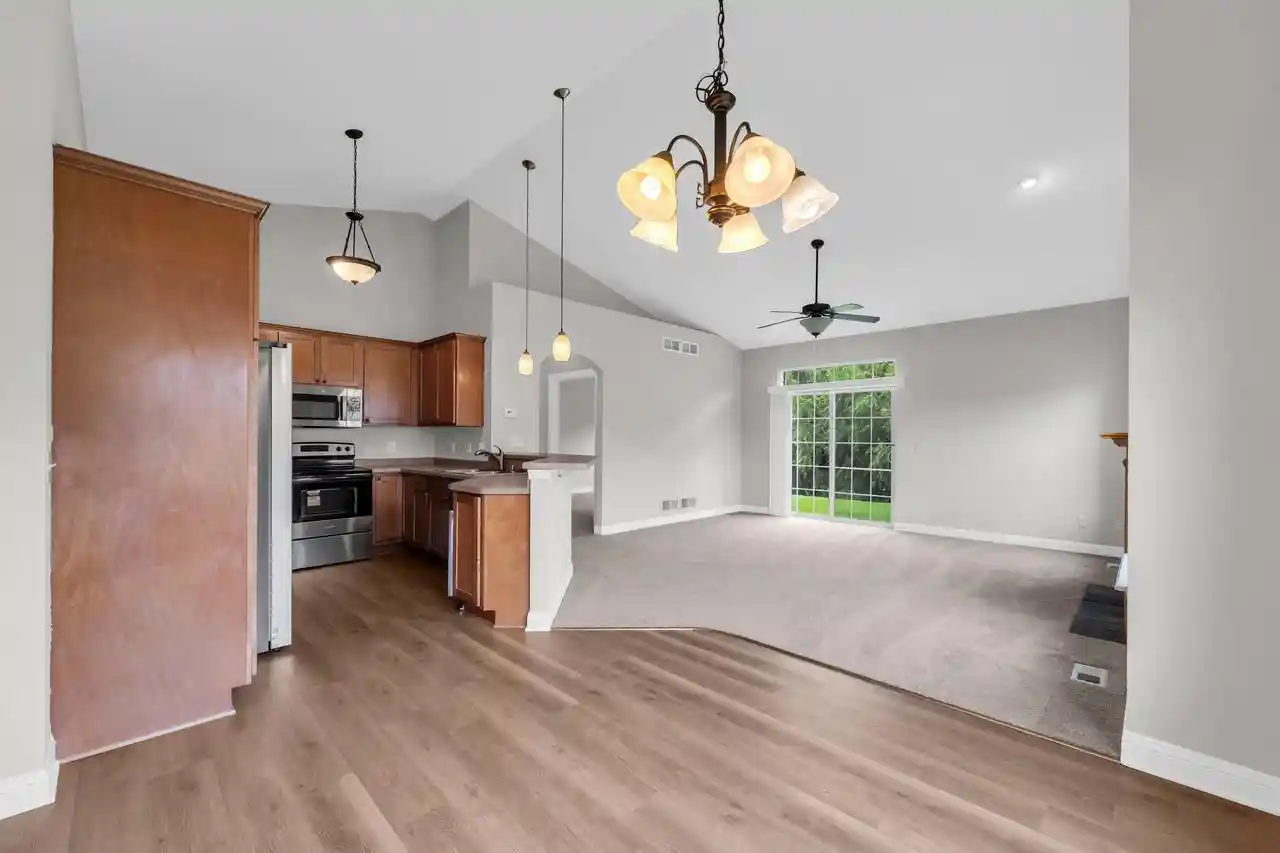 3rd image of 916 Langdon Ct Ct, Racine, WI 53406