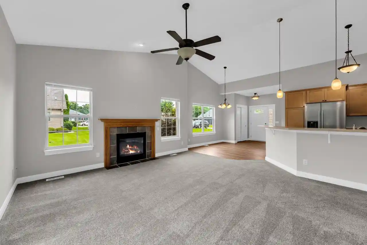 5th image of 916 Langdon Ct Ct, Racine, WI 53406