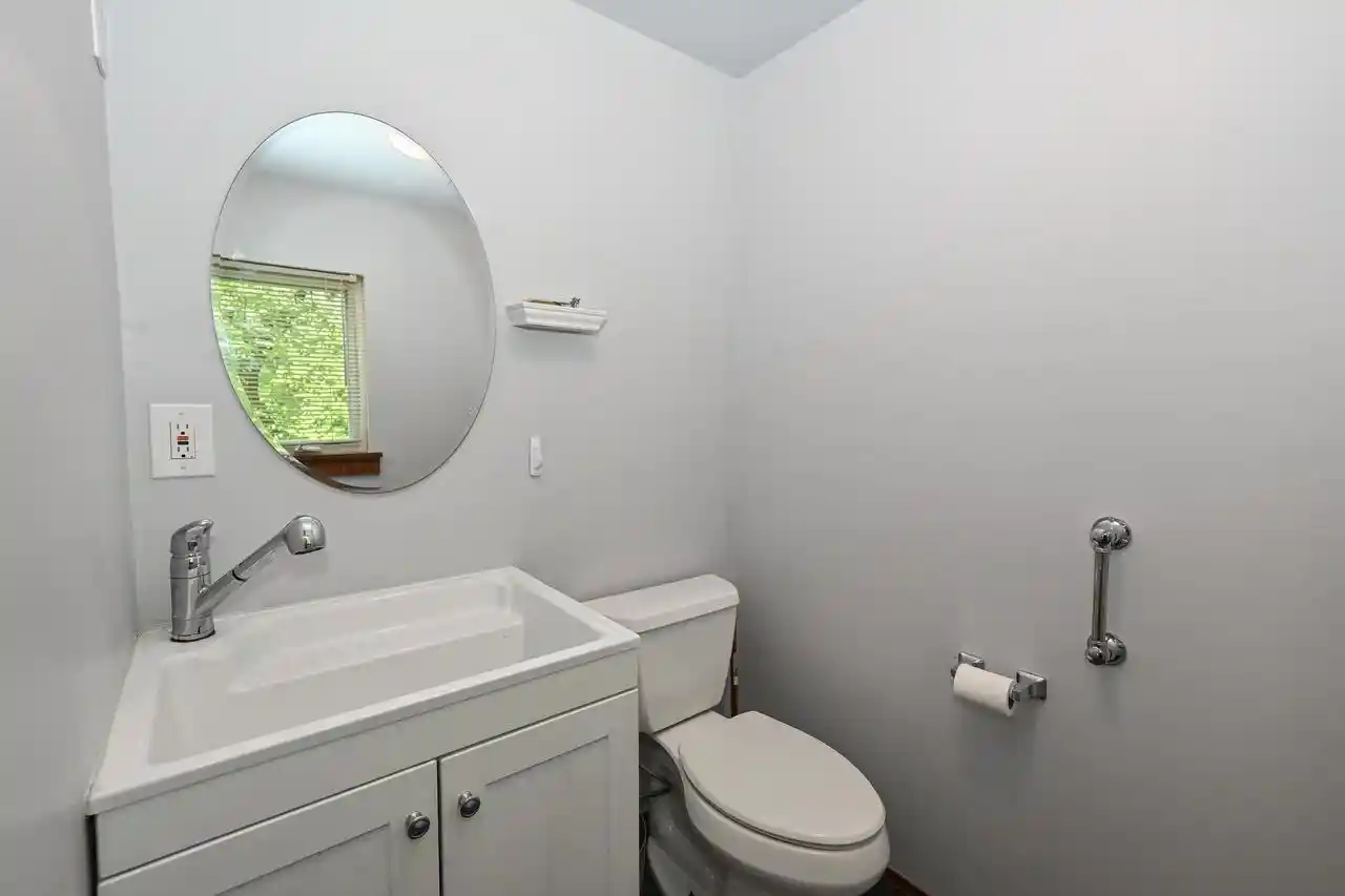 3rd image of 12659 N East Shoreland Dr Dr, Mequon, WI 53092 | MLS# 1976552